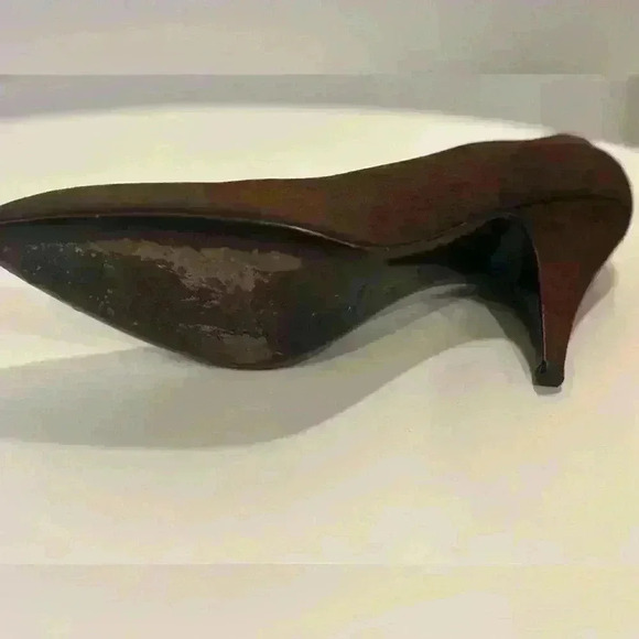 Distressed Suede Prada Pumps - Picture 4 of 11